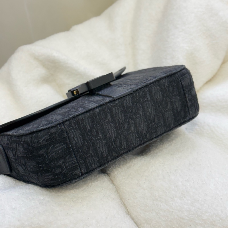 Dior 黑花郵差包-5