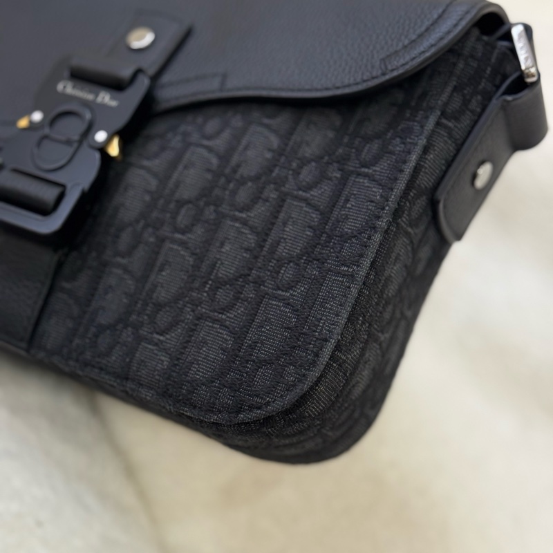 Dior 黑花郵差包-6