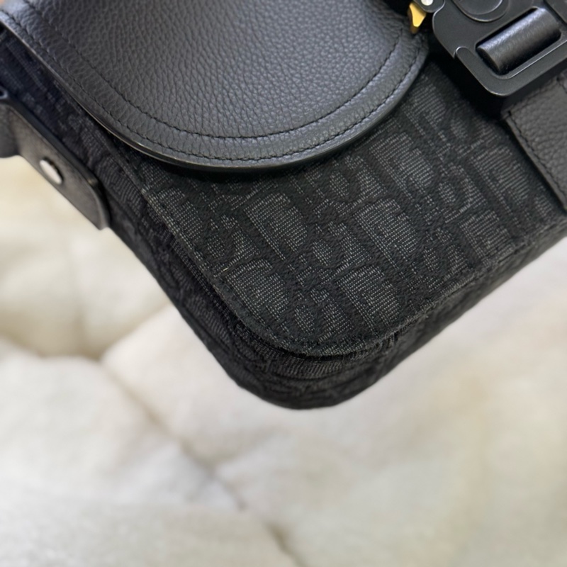 Dior 黑花郵差包-7