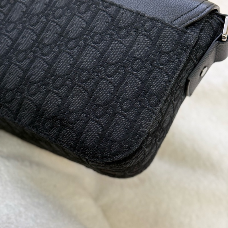 Dior 黑花郵差包-8