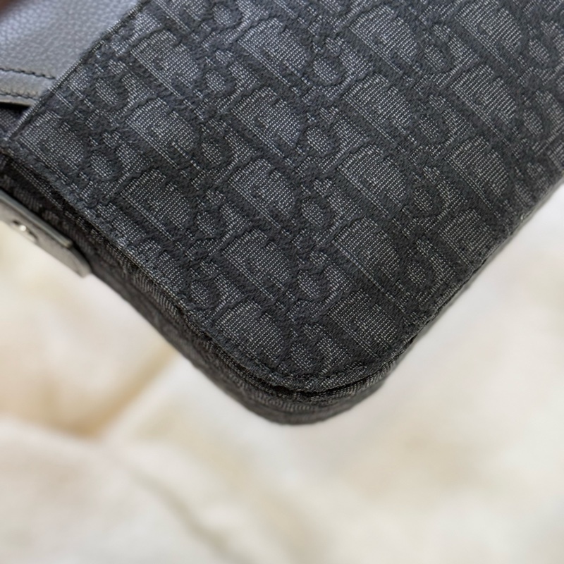 Dior 黑花郵差包-9