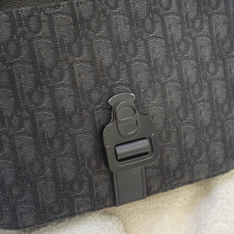 Dior 黑花郵差包-11