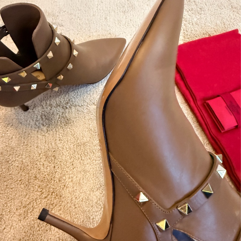 Valentino 經典卯釘短靴 37號-3