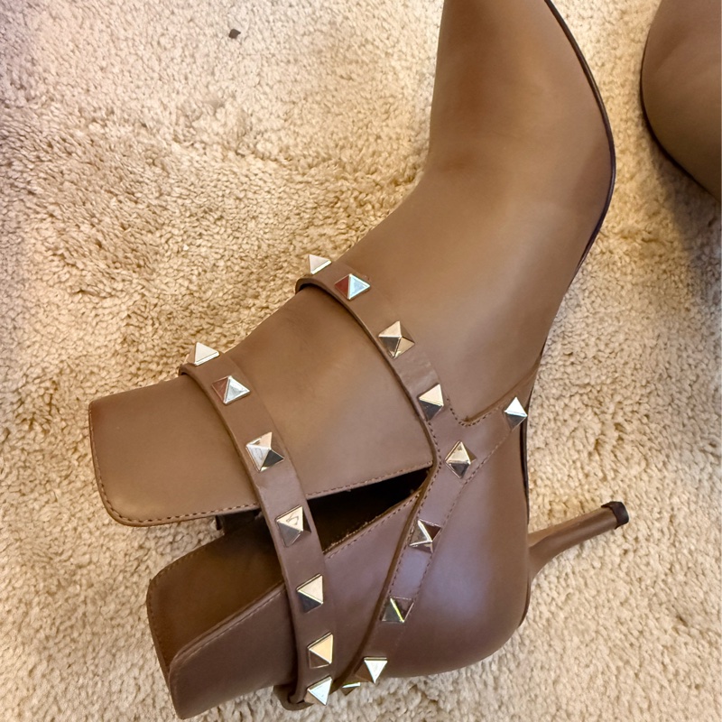 Valentino 經典卯釘短靴 37號-4