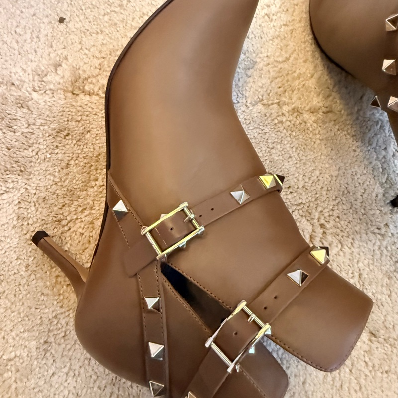 Valentino 經典卯釘短靴 37號-5