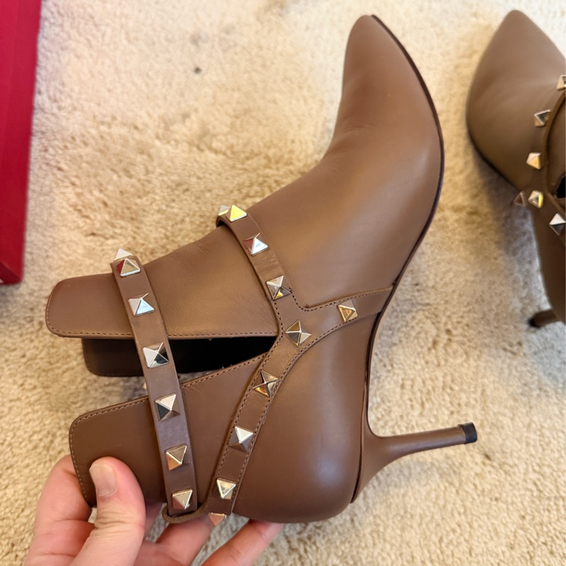 Valentino 經典卯釘短靴 37號-9