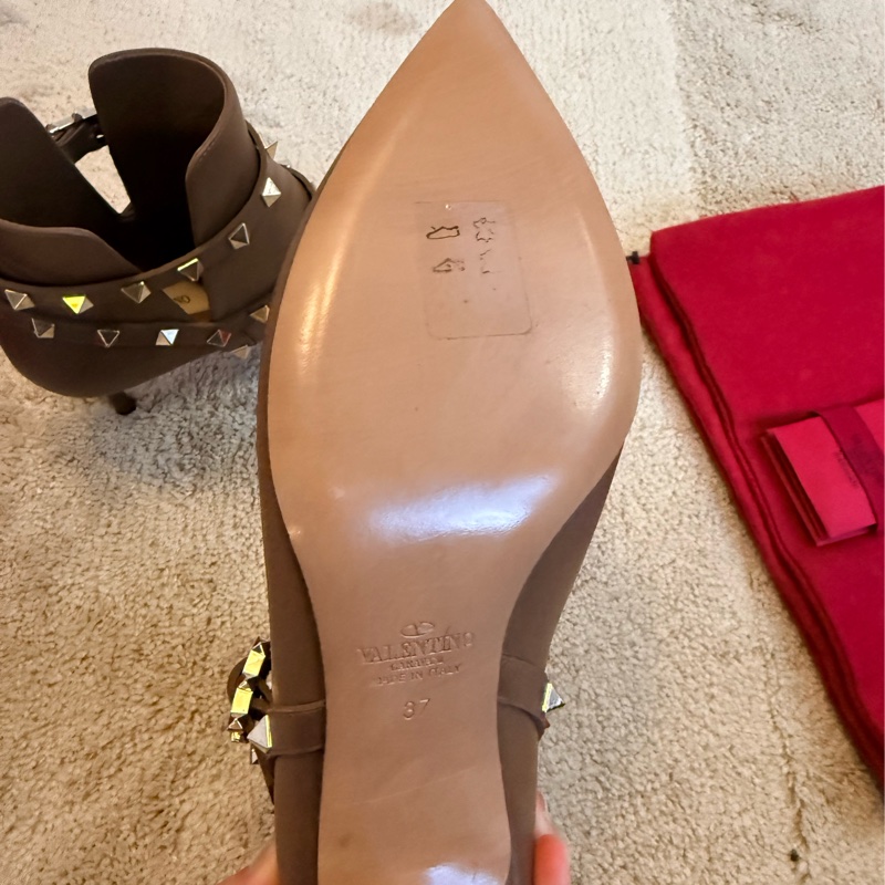 Valentino 經典卯釘短靴 37號-11