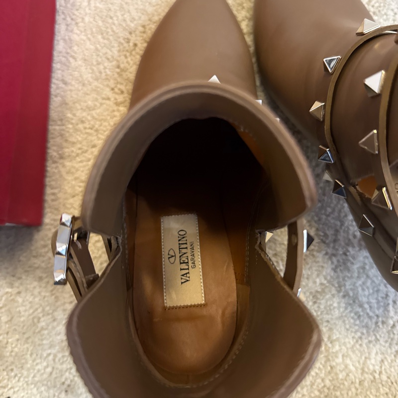 Valentino 經典卯釘短靴 37號-17