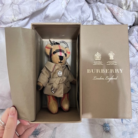 Burberry 泰迪熊經典風衣造型吊飾鑰匙圈（可小議）