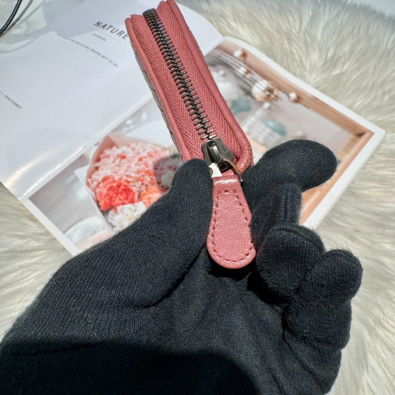 BV 小編織長夾豆沙粉-2