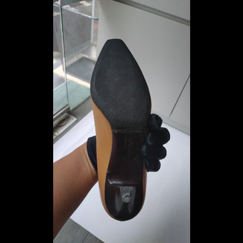 Ferragamo 駝圓釦頭駝皮革高跟鞋-22