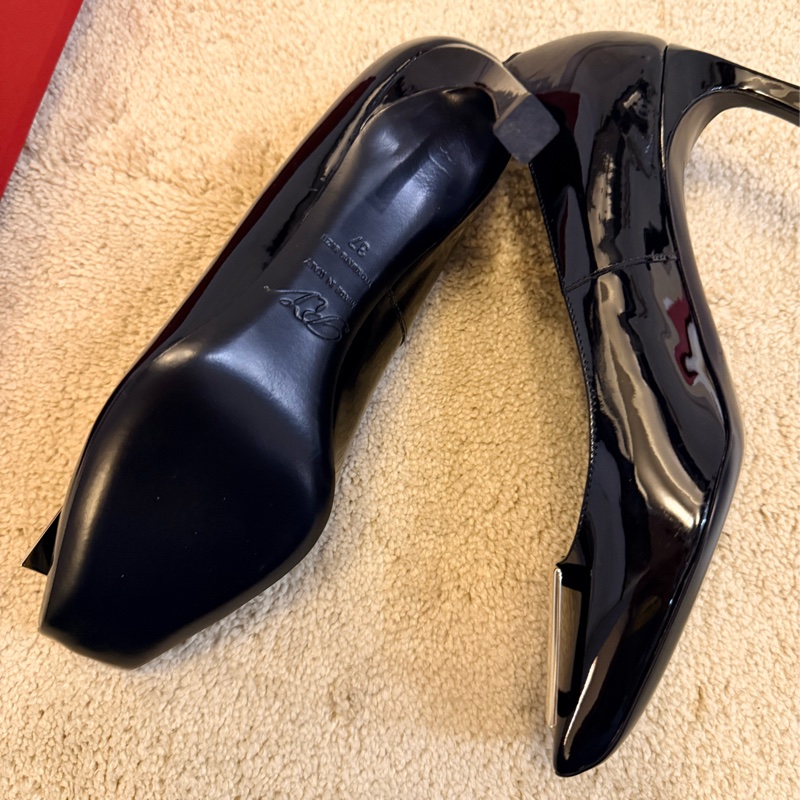 Roger Vivier經典全黑優雅跟鞋 全新 37號-2