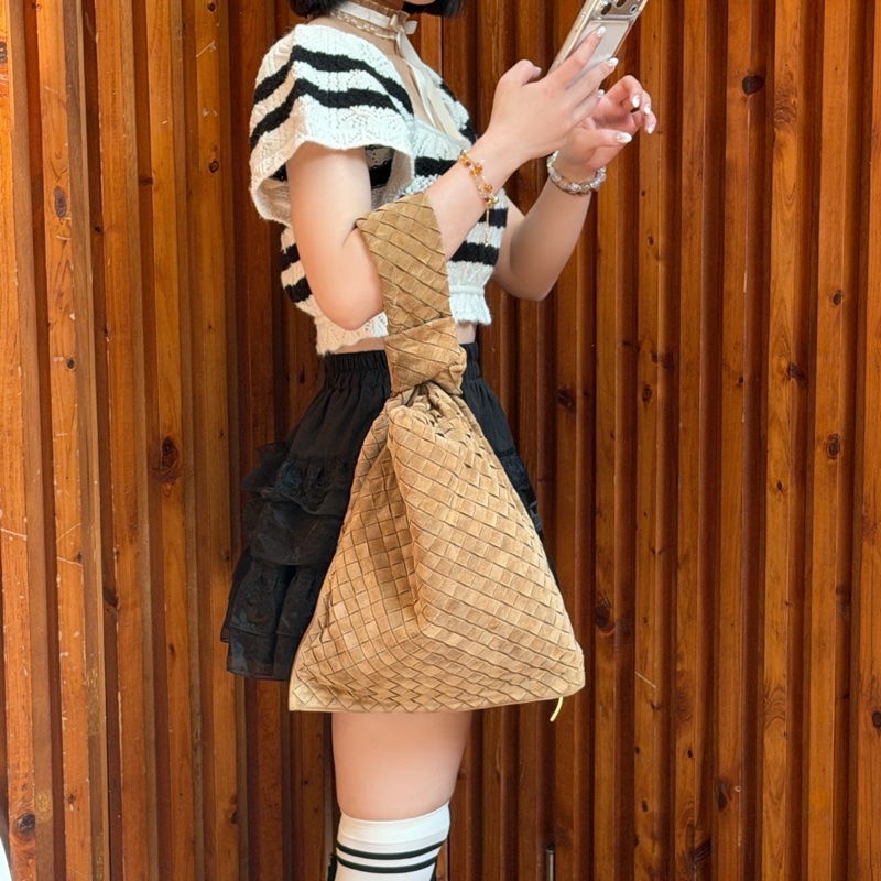 莉亞精品♡Bv 麂皮打結包 近新美品-1