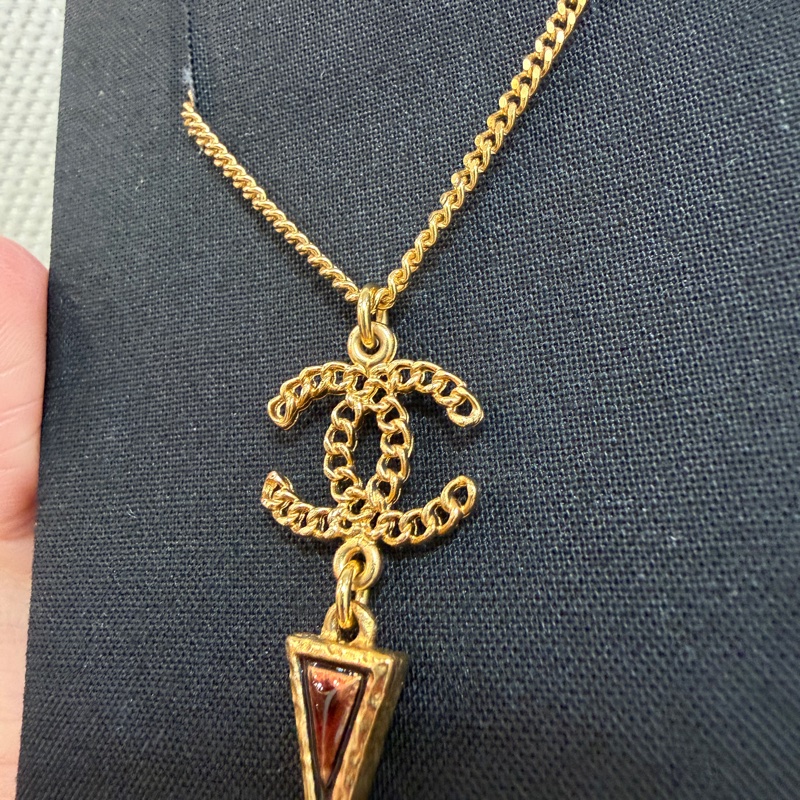Chanel 金色雙C logo倒三角吊墜項鍊-2