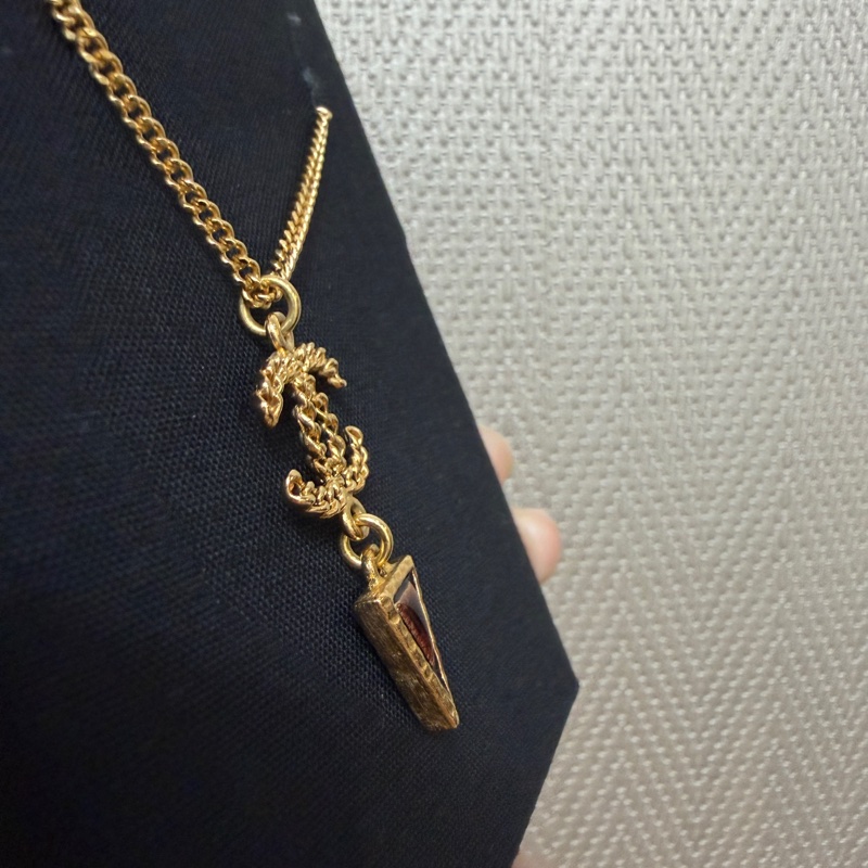 Chanel 金色雙C logo倒三角吊墜項鍊-4