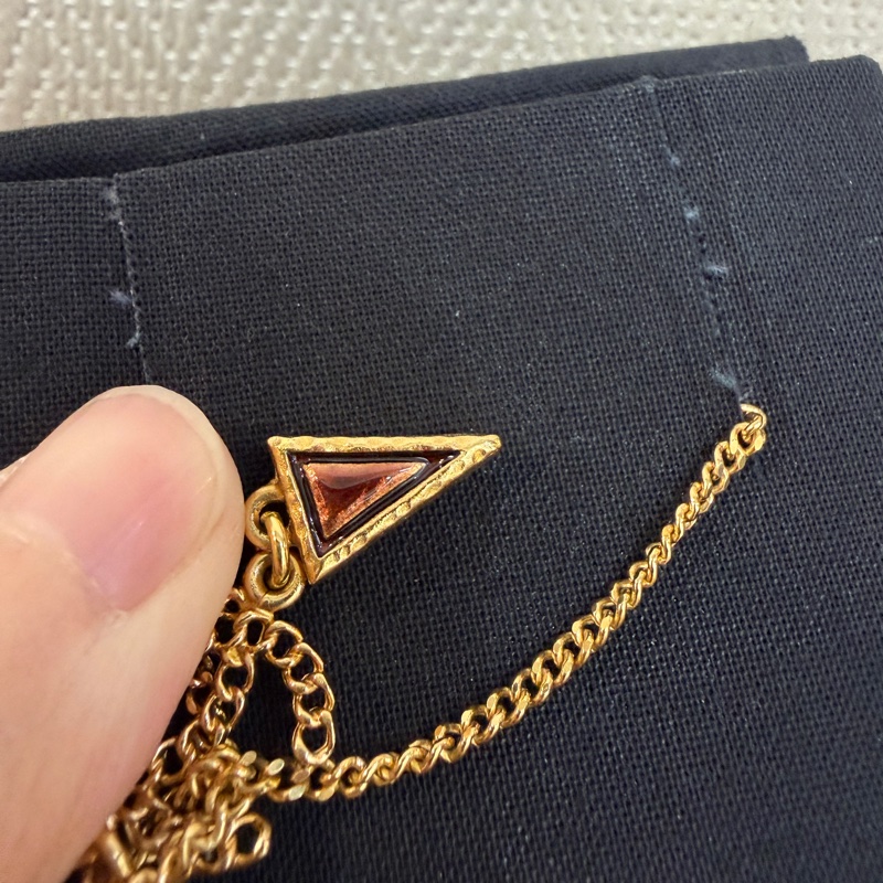 Chanel 金色雙C logo倒三角吊墜項鍊-6