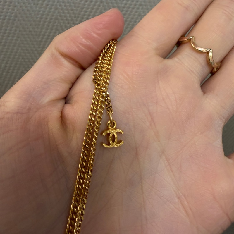 Chanel 金色雙C logo倒三角吊墜項鍊-8