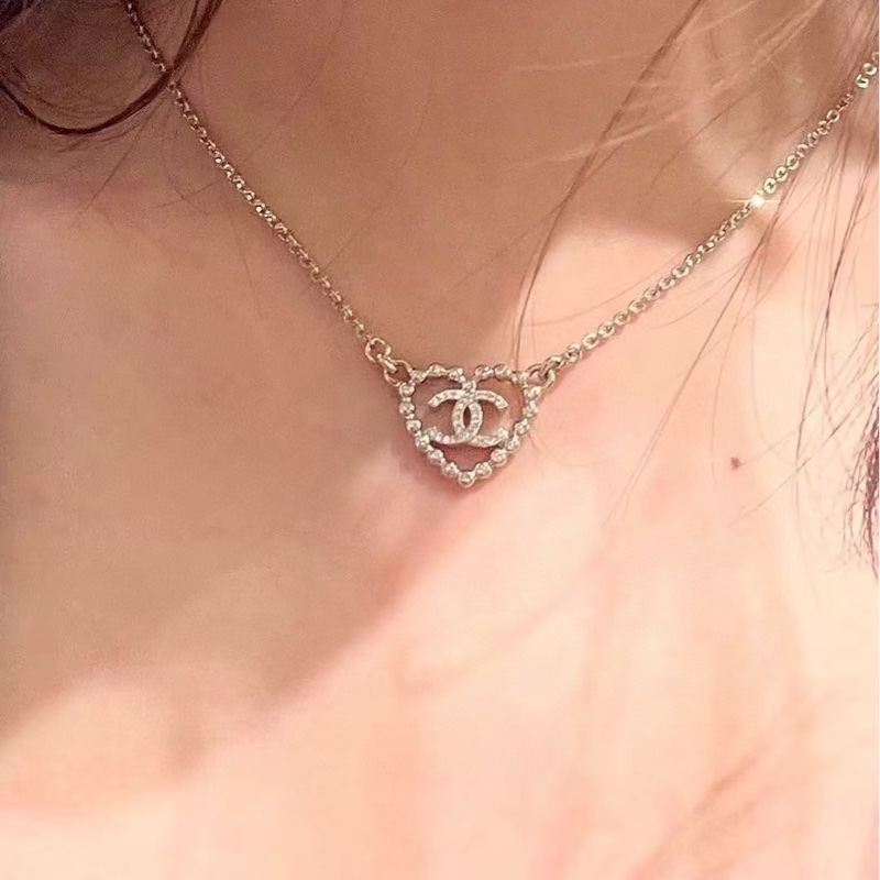 莉亞精品♡ Chanel 水鑽愛心鏤空項鍊 近新美品-1