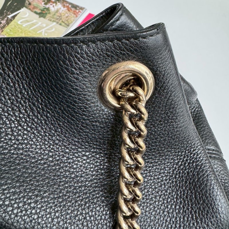 🎊逛街必背 GUCCI 黑色超軟皮革SOHO肩背包-13