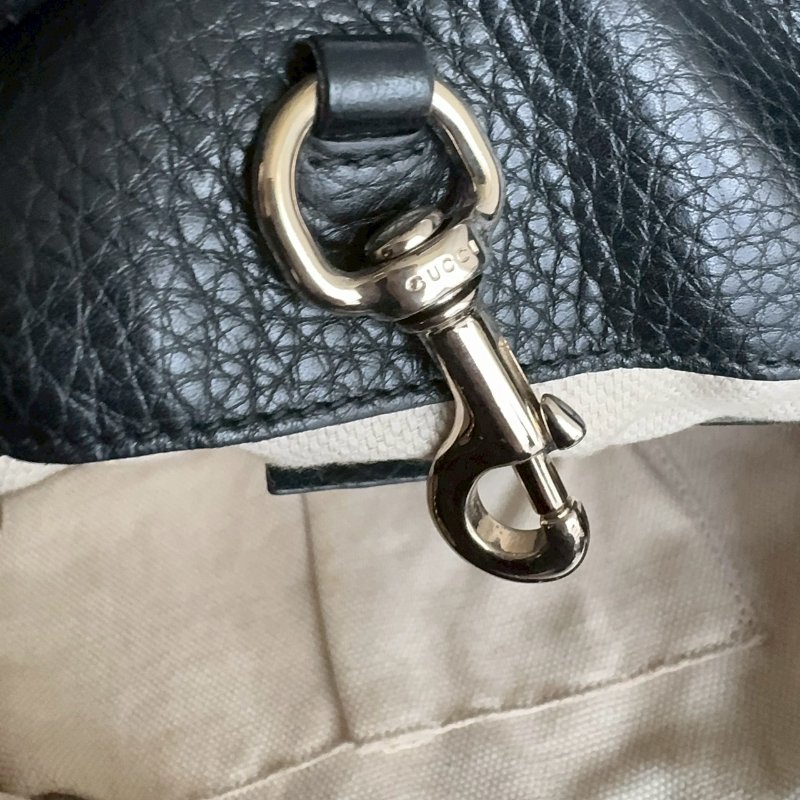 🎊逛街必背 GUCCI 黑色超軟皮革SOHO肩背包-20