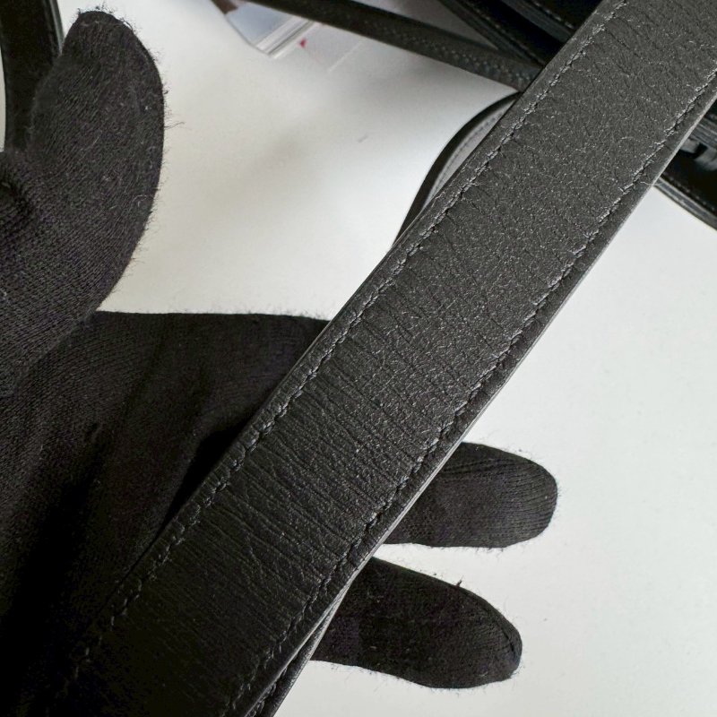 ✨上身就懂 超級百搭 黑色滑面牛皮肩背包-10