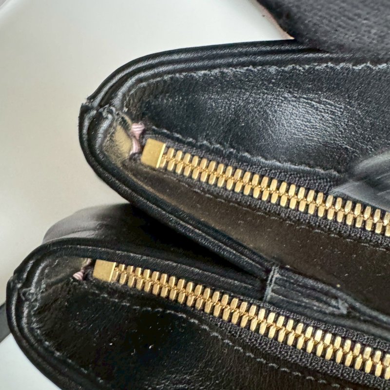 ✨上身就懂 超級百搭 黑色滑面牛皮肩背包-13