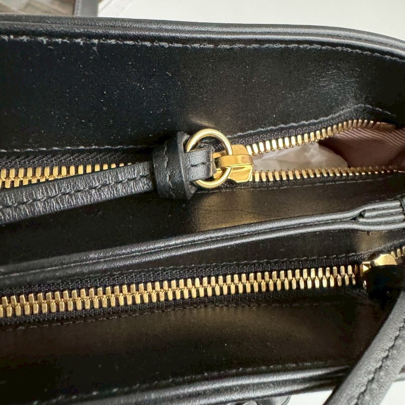 ✨上身就懂 超級百搭 黑色滑面牛皮肩背包-15