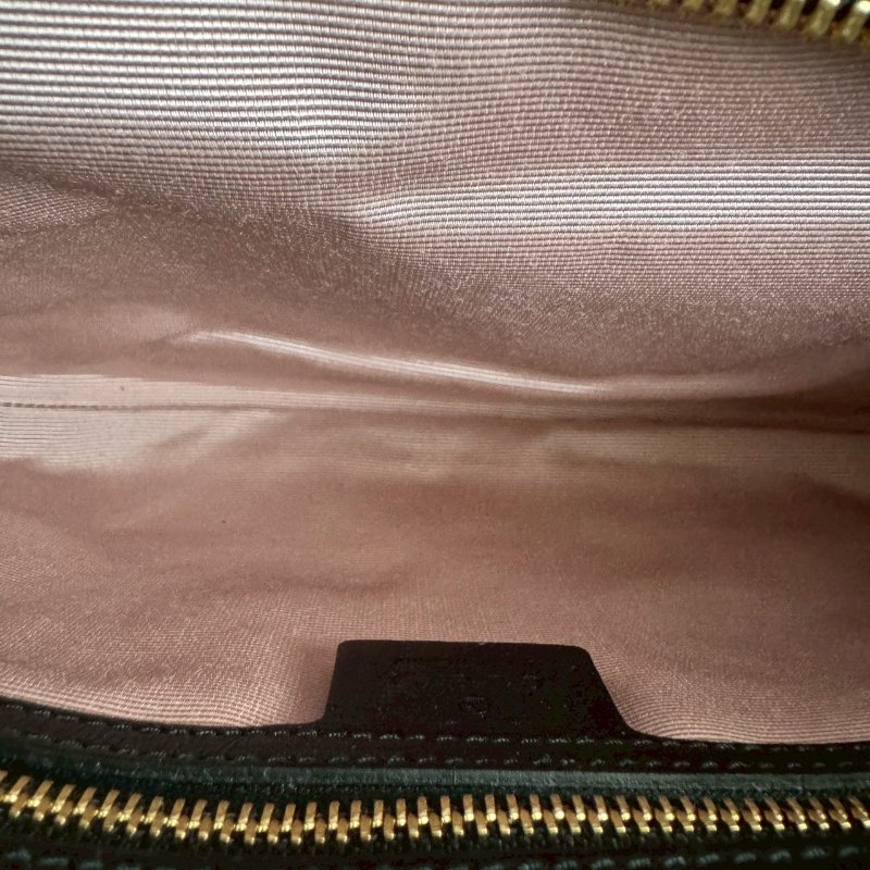 ✨上身就懂 超級百搭 黑色滑面牛皮肩背包-17