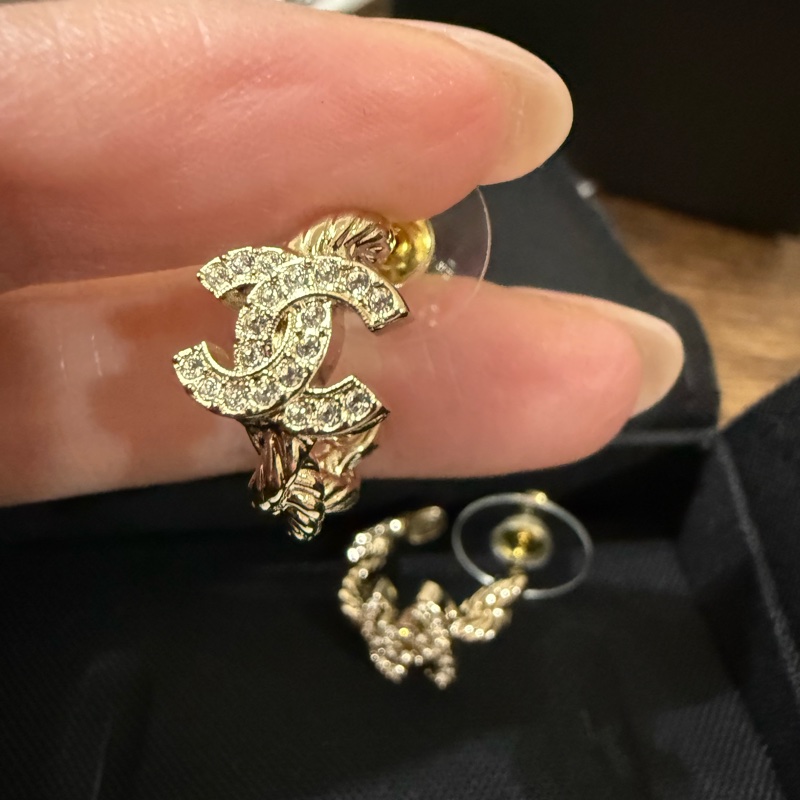 💖Chanel 26P 金色 帶鑽 耳圈 耳針💖 全新-0