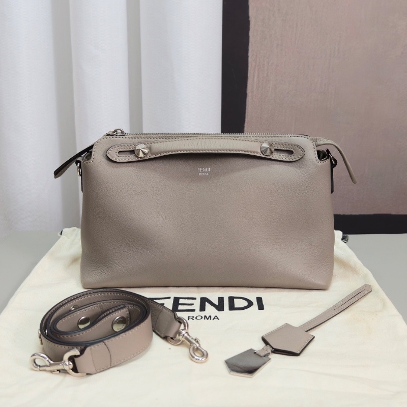 FENDI By The WaySelleria 中號肩背斜背包27*18*13 98新配件塵袋-1
