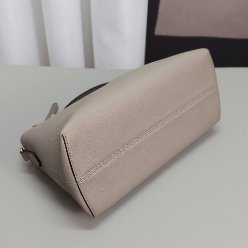 FENDI By The WaySelleria 中號肩背斜背包27*18*13 98新配件塵袋-3