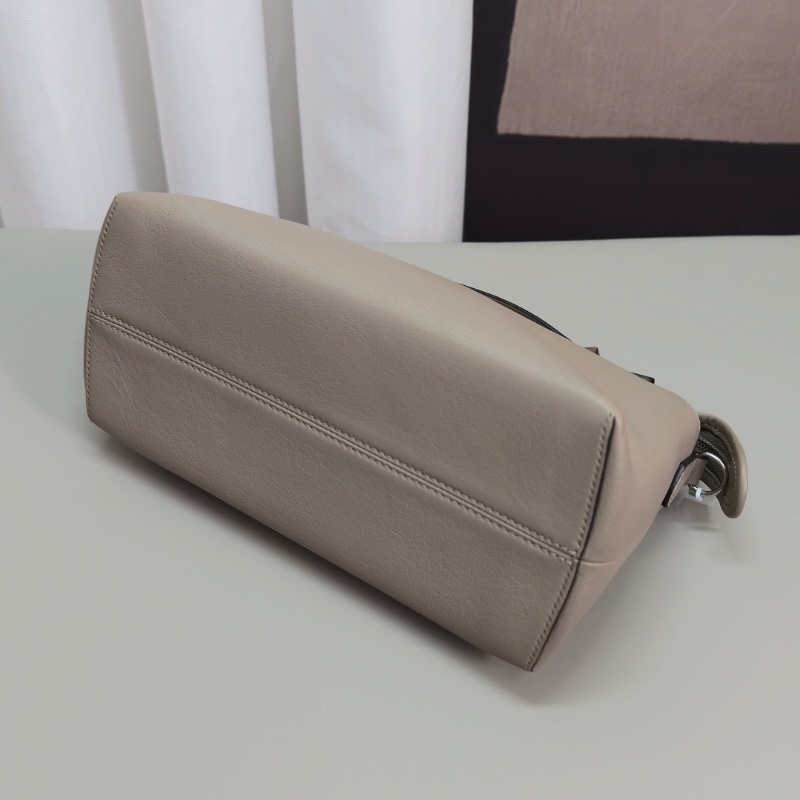 FENDI By The WaySelleria 中號肩背斜背包27*18*13 98新配件塵袋-5