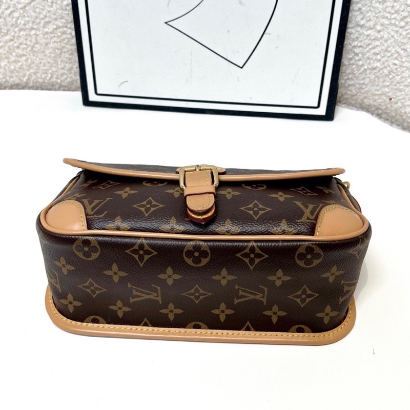 【96新 ✨ 全網最低價！】LV Diane法棍包粉肩帶 芯片款 經典老花（賣得快～下單前先詢問庫存❗️）-5