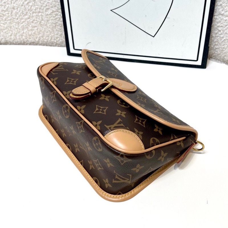 【96新 ✨ 全網最低價！】LV Diane法棍包粉肩帶 芯片款 經典老花（賣得快～下單前先詢問庫存❗️）-6