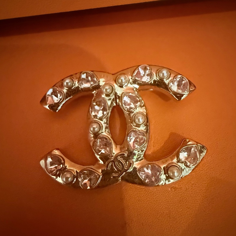 chanel 幾乎全新胸針 粉紅鑽-1