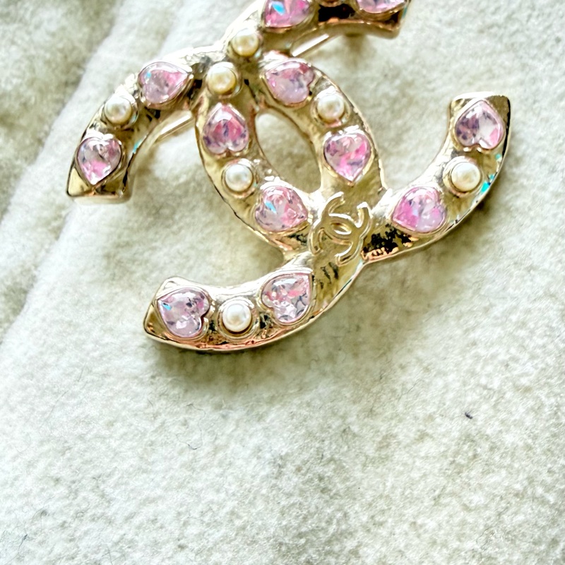 chanel 幾乎全新胸針 特別的🩷粉紅彩鑽+珍珠-1