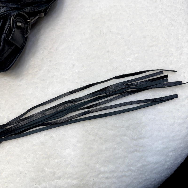 Balenciaga 巴黎世家黑色牛皮 Le City中號機車包 黑金釦手提斜背包-23