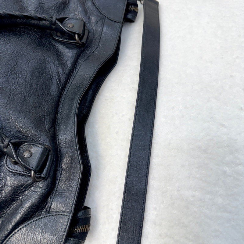 Balenciaga 巴黎世家黑色牛皮 Le City中號機車包 黑金釦手提斜背包-25