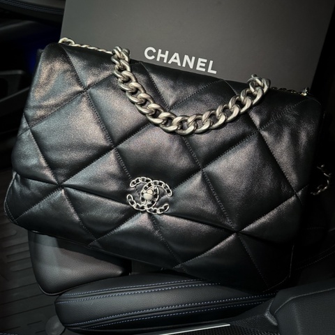 晶片款 Chanel 19bag maxi 黑銀 機場包