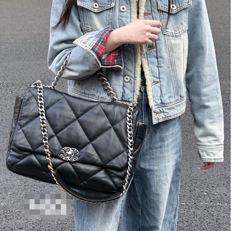 晶片款 Chanel 19bag maxi 黑銀 機場包-1