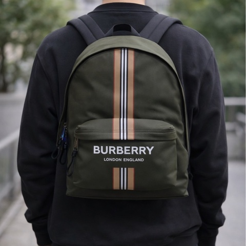 Burberry 巴寶莉綠色尼龍條紋後背包 燙印LOGO雙肩背包 8035765
