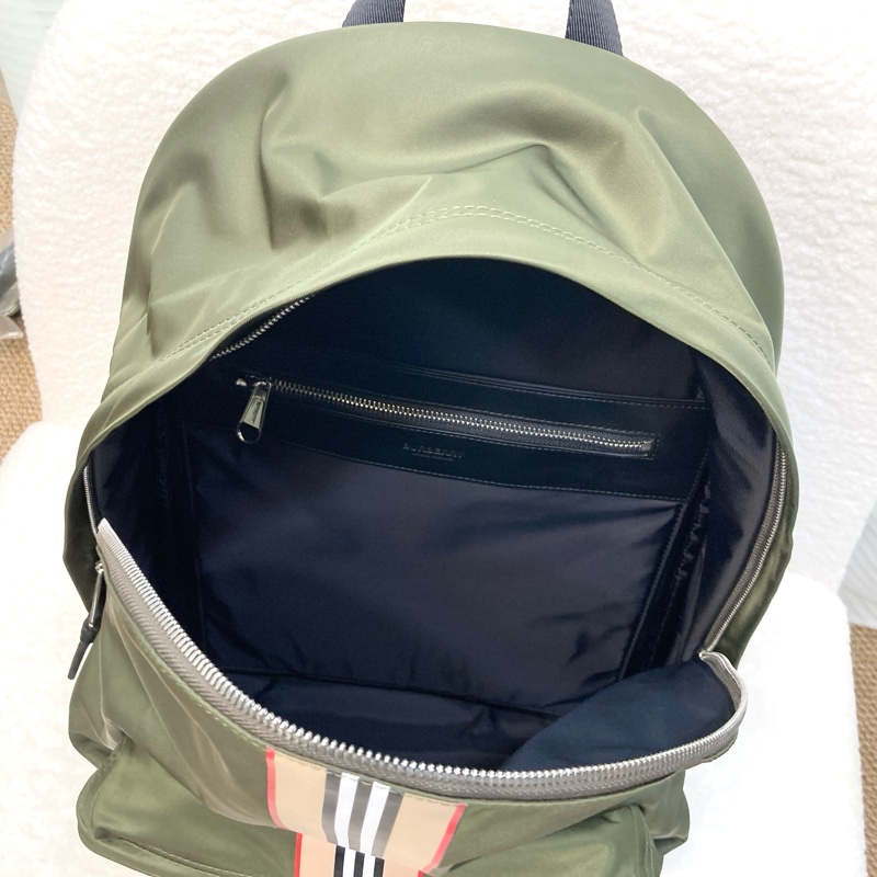 Burberry 巴寶莉綠色尼龍條紋後背包 燙印LOGO雙肩背包 8035765-6