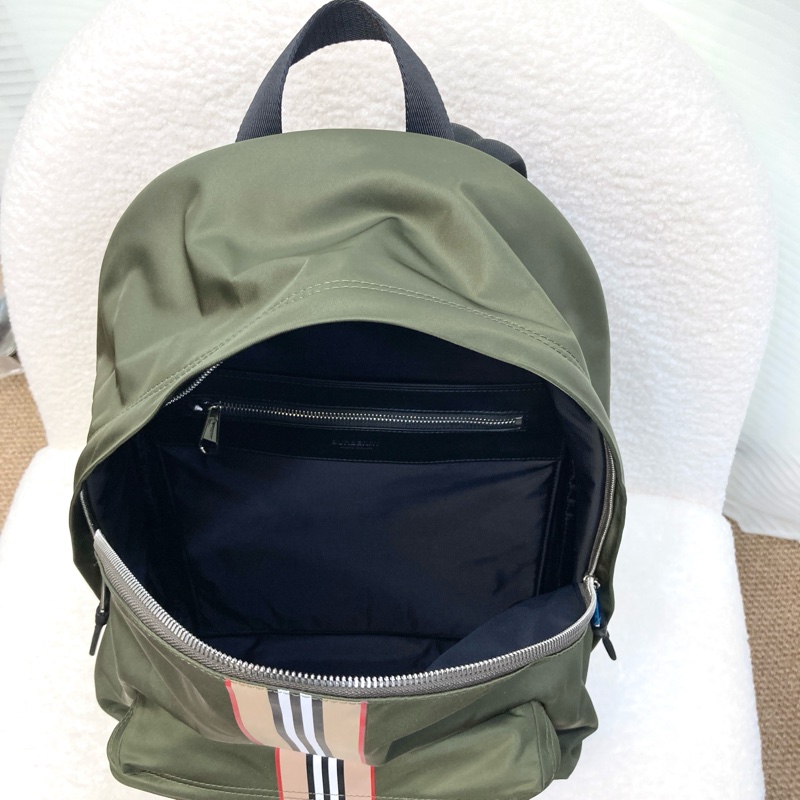 Burberry 巴寶莉綠色尼龍條紋後背包 燙印LOGO雙肩背包 8035765-7