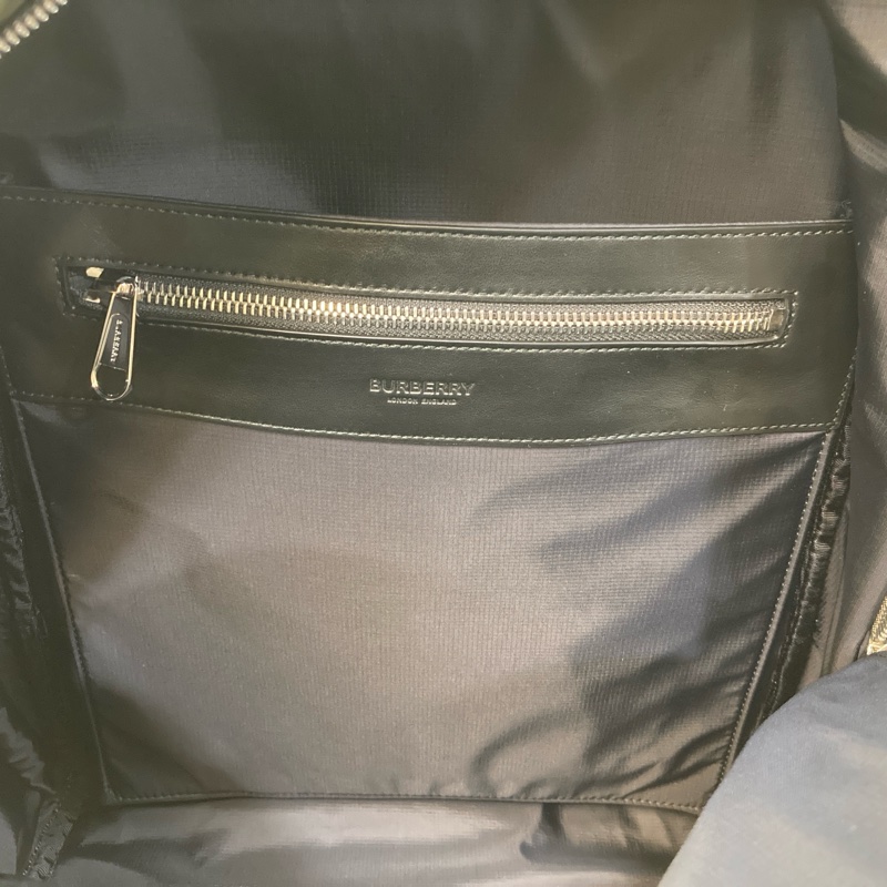 Burberry 巴寶莉綠色尼龍條紋後背包 燙印LOGO雙肩背包 8035765-8