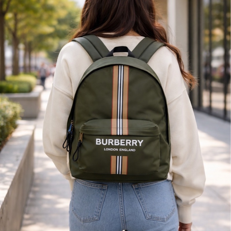 Burberry 巴寶莉綠色尼龍條紋後背包 燙印LOGO雙肩背包 8035765-10