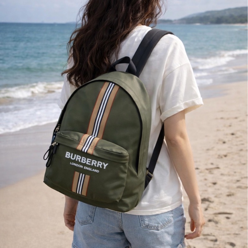 Burberry 巴寶莉綠色尼龍條紋後背包 燙印LOGO雙肩背包 8035765-11