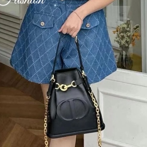 ✨Dior Jisoo同款 黑金牛皮 水桶包 斜背肩背手提 鏈條可拆卸日常通用🖤