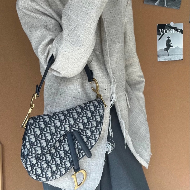 ✨Dior Saddle 刺繡老花馬鞍包 中號 新款細肩帶👑-0