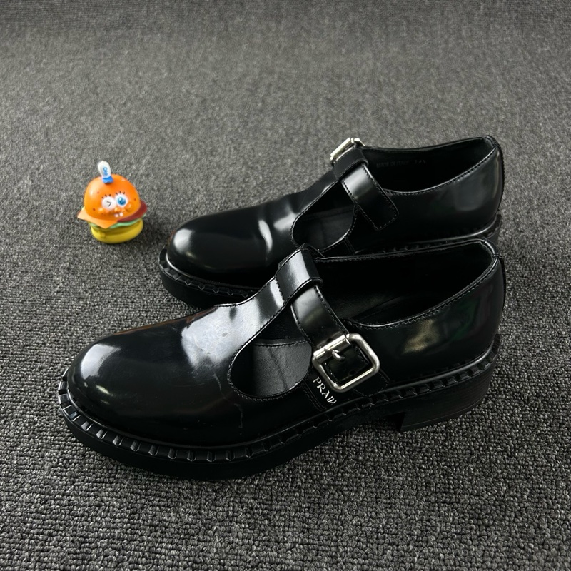 Prada普拉達黑色樂福鞋 尺碼36.5-6