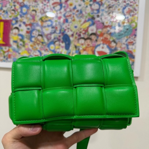 Bottega Veneta 斜背包